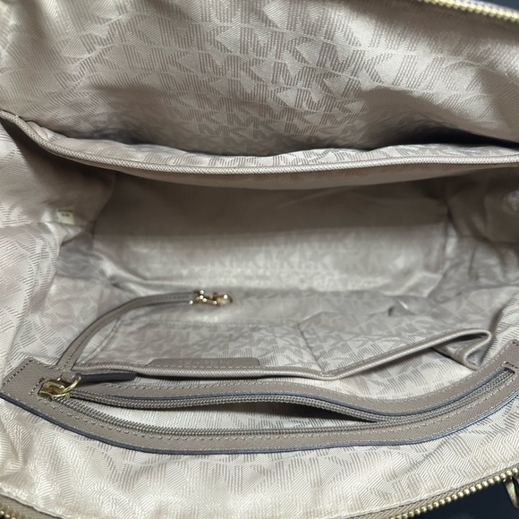 Michael Kors Beige Tote Bag pre owned Exellent condition - Picture 7 of 8